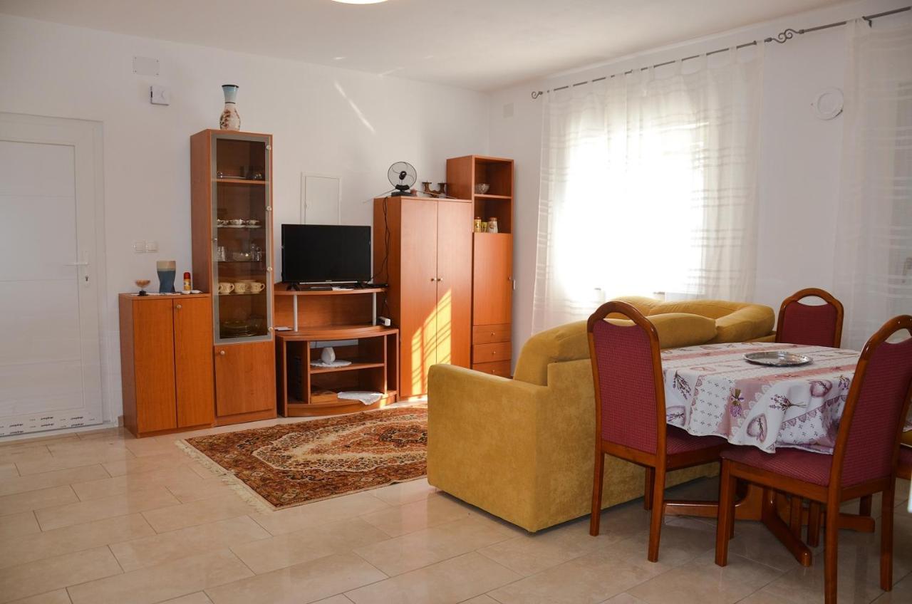 Apartman Zrina Ostro كلارجيفيكا المظهر الخارجي الصورة
